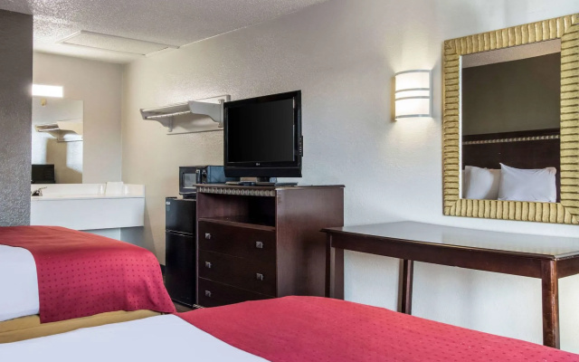 photo 2 of Rodeway Inn