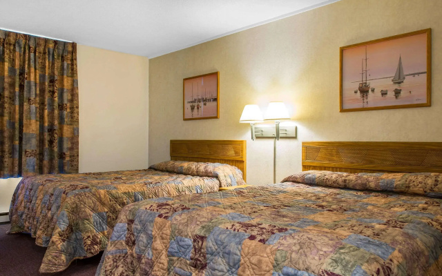 photo 4 of Rodeway Inn Waterford - New London