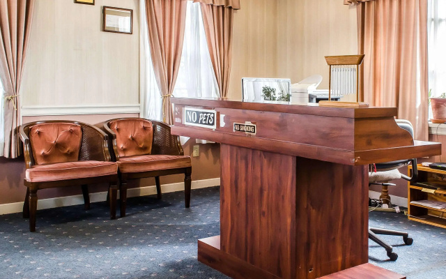 photo 2 of Rodeway Inn Akron