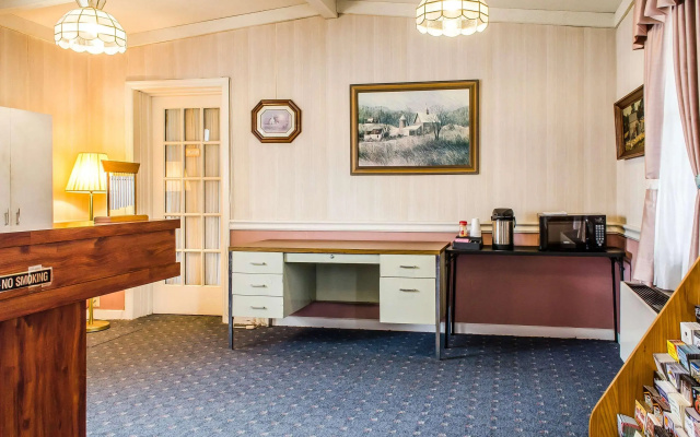 photo 3 of Rodeway Inn Akron