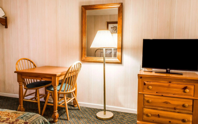 photo 5 of Rodeway Inn Akron