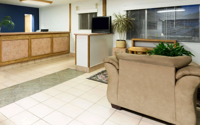 photo 2 of Travelodge by Wyndham Cortez