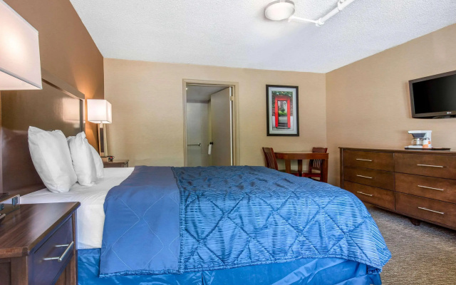 photo 2 of Rodeway Inn Chicago North Shore - Lincolnwood