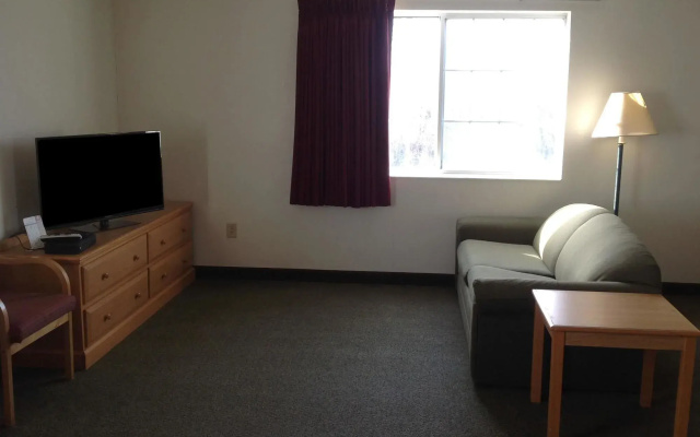 photo 2 of Westbridge Inn & Suites Carrollton