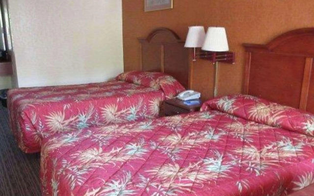 photo 3 of Rodeway Inn Forsyth near GA Public Safety Training Center