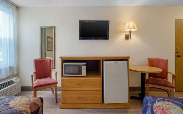 photo 4 of Rodeway Inn Asheville