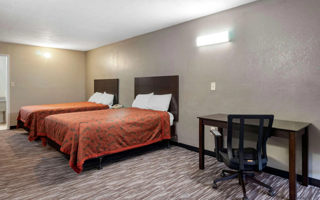 photo 4 of Rodeway Inn Clearwater - Largo