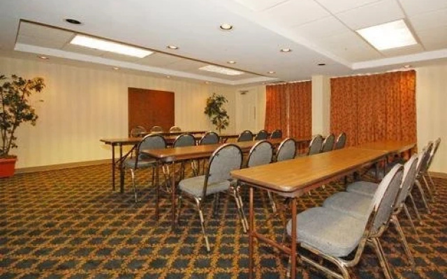 photo 2 of Rodeway Inn Chattanooga