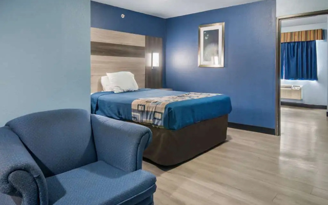 photo 4 of Rodeway Inn Carrollton