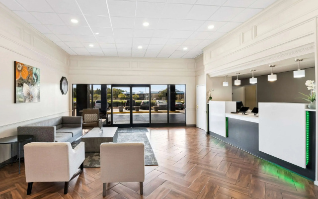 photo 2 of Quality Inn & Suites Fayetteville I-95