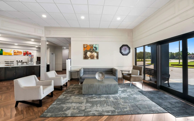 photo 4 of Quality Inn & Suites Fayetteville I-95