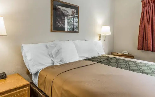 photo 4 of Rodeway Inn