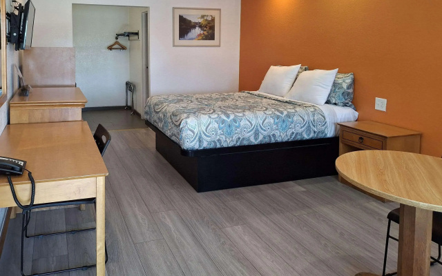 photo 2 of Rodeway Inn Alameda-Oakland