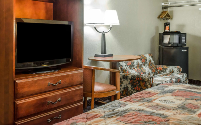 photo 4 of Rodeway Inn Allentown South
