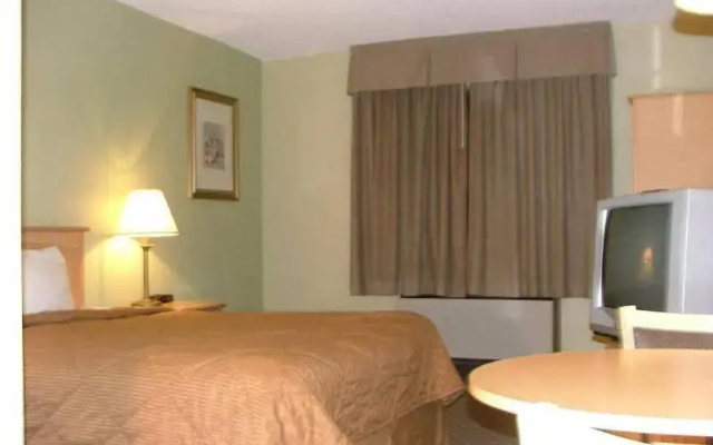 photo 2 of Rodeway Inn