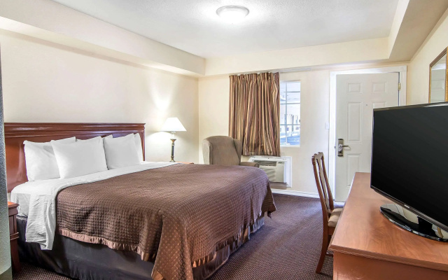 photo 4 of Rodeway Inn Medford South I-5