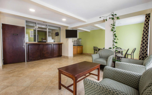 photo 2 of Rodeway Inn Laurens