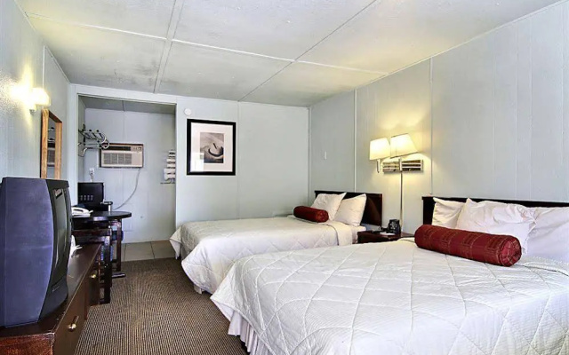 photo 2 of Rodeway Inn