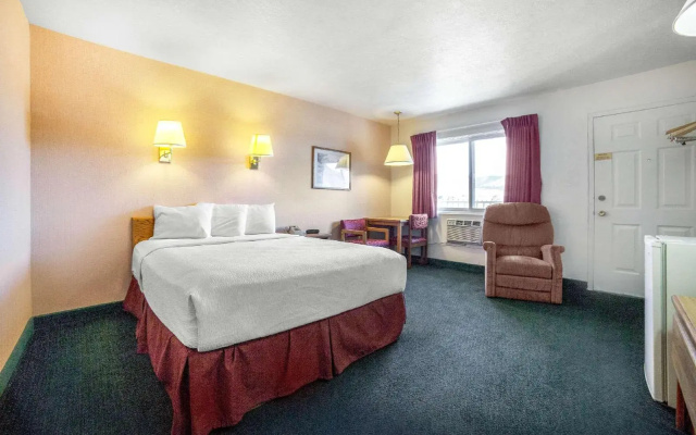 photo 2 of Rodeway Inn Whitehalla