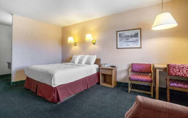 photo 3 of Rodeway Inn Whitehalla