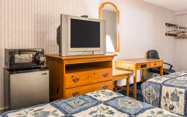 photo 4 of Rodeway Inn Amish Country