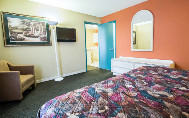 photo 4 of Rodeway Inn & Suites Haines City - Winter Haven