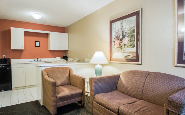 photo 5 of Rodeway Inn & Suites Haines City - Winter Haven