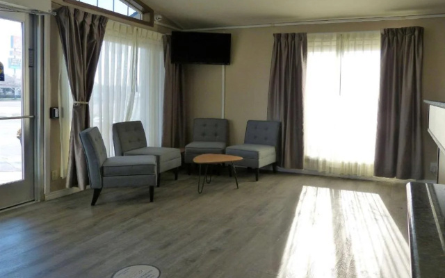 photo 3 of Rodeway Inn and Suites Ontario