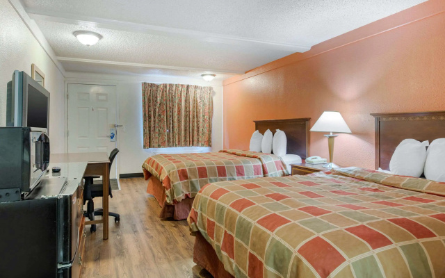 photo 4 of Rodeway Inn Auburn Hills - Detroit