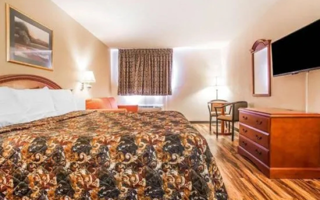 photo 4 of Rodeway Inn Caseyville