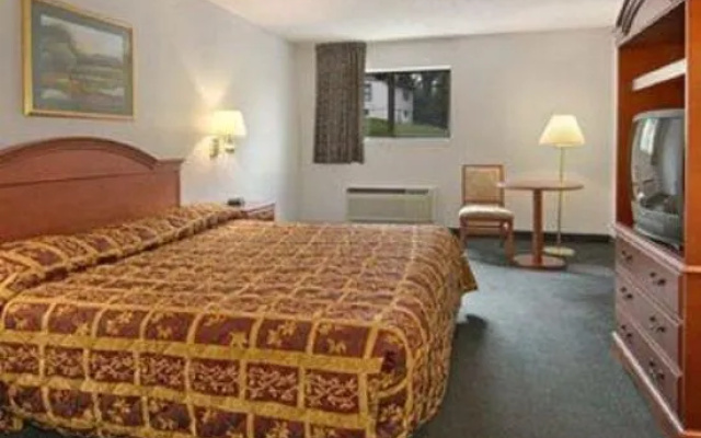 photo 5 of Rodeway Inn Caseyville
