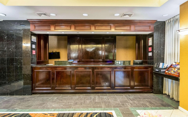 photo 2 of Rodeway Inn Central