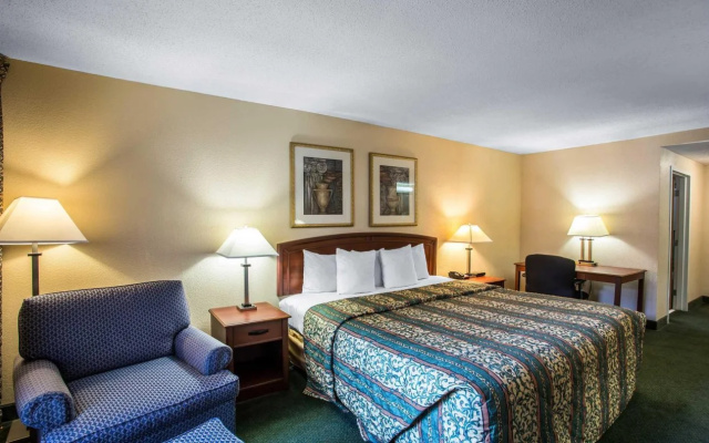 photo 2 of Rodeway Inn