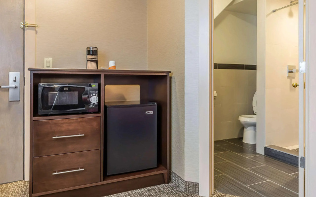 photo 5 of Rodeway Inn Chicago - Evanston