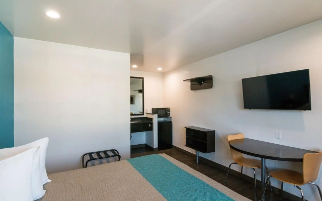 photo 4 of Motel 6 South El Monte, CA - Los Angeles
