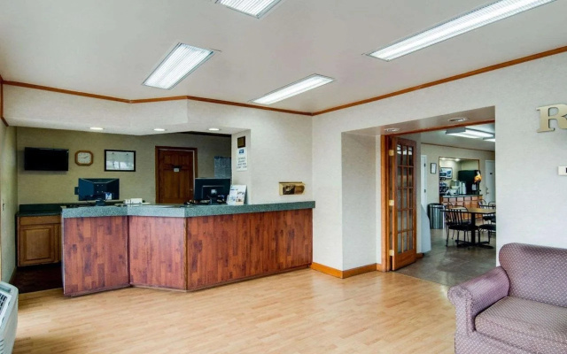 photo 2 of Rodeside Inn