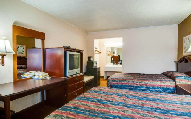photo 4 of Rodeside Inn