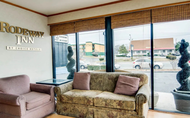 photo 2 of Rodeway Inn Civic Center