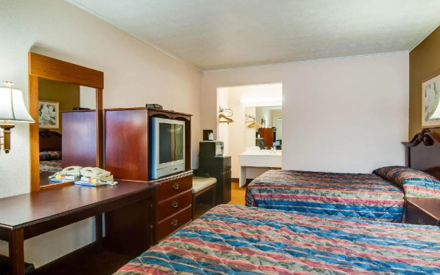 photo 3 of Rodeway Inn Civic Center
