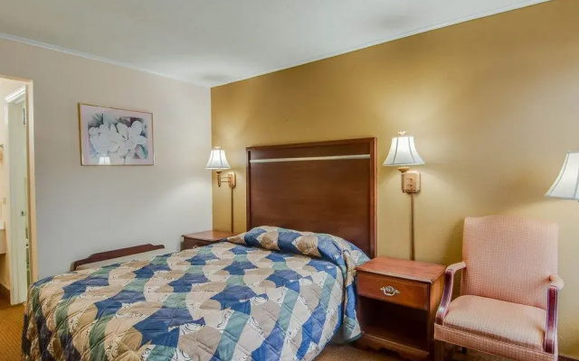 photo 3 of Rodeway Inn Civic Center