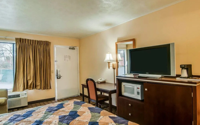 photo 4 of Rodeway Inn Civic Center