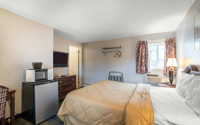 photo 3 of Royal Inn Claremont
