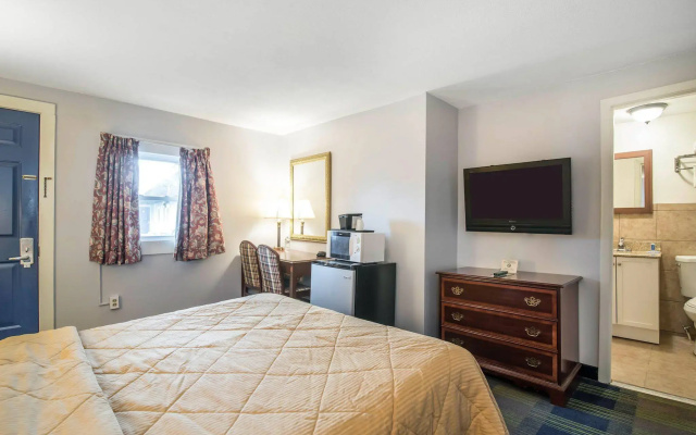 photo 4 of Royal Inn Claremont
