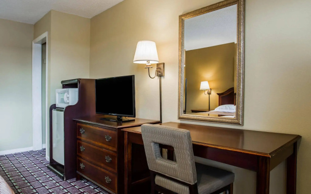 photo 2 of Rodeway Inn
