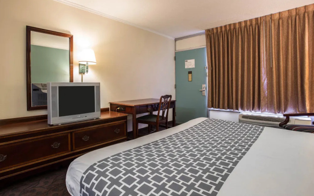 photo 3 of Rodeway Inn & Conference Center