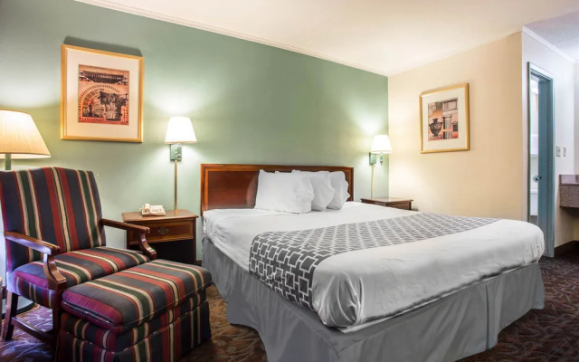 photo 4 of Rodeway Inn & Conference Center