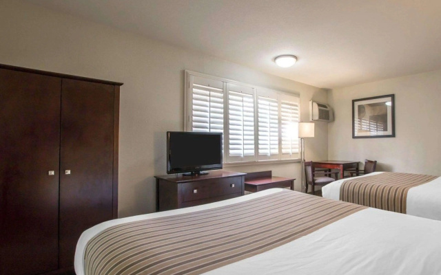 photo 4 of Rodeway Inn Los Angeles Convention Center
