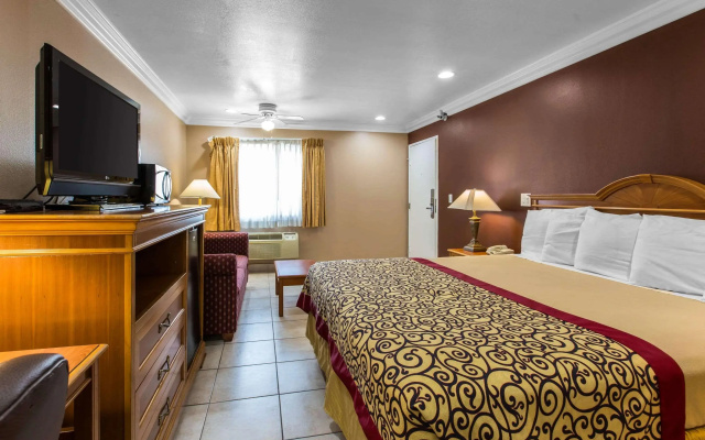 photo 4 of Rodeway Inn Cypress - Buena Park