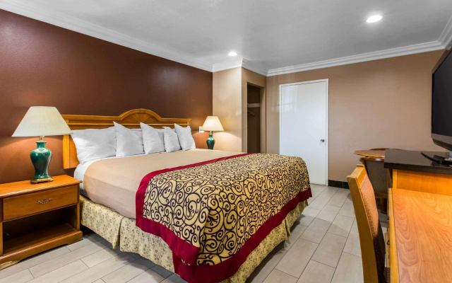 photo 5 of Rodeway Inn Cypress - Buena Park