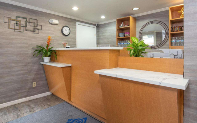 photo 2 of SOMA Park Inn – Civic Center